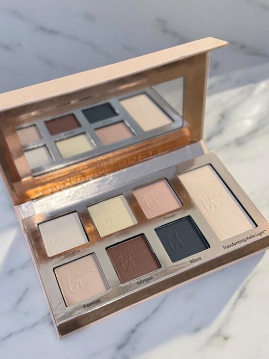 It Cosmetics NEW Naturally Pretty Matte Luxe Transforming Eyeshadow Palette - Picture 1 of 10